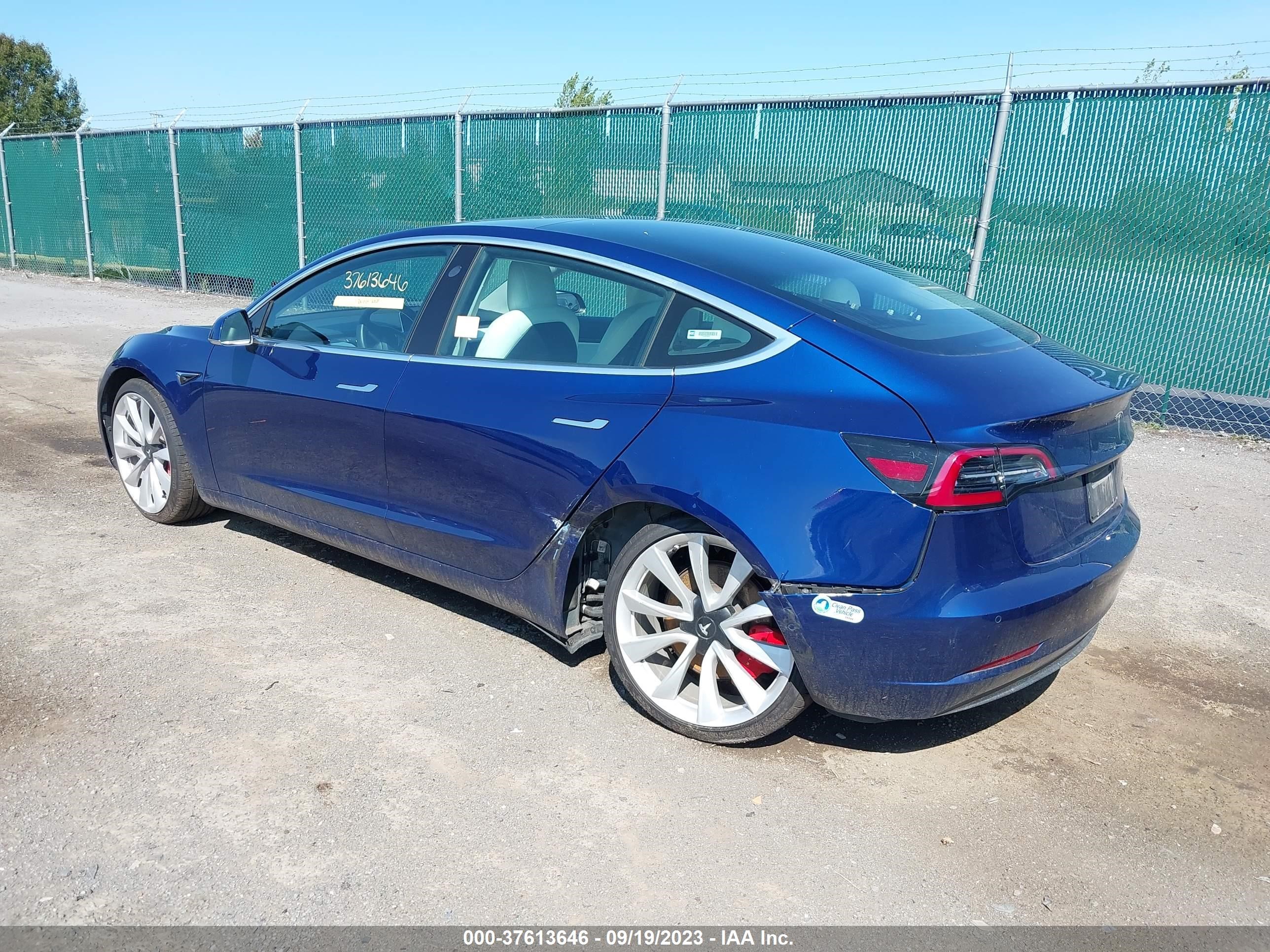 Photo 2 VIN: 5YJ3E1EBXKF422084 - TESLA MODEL 3 