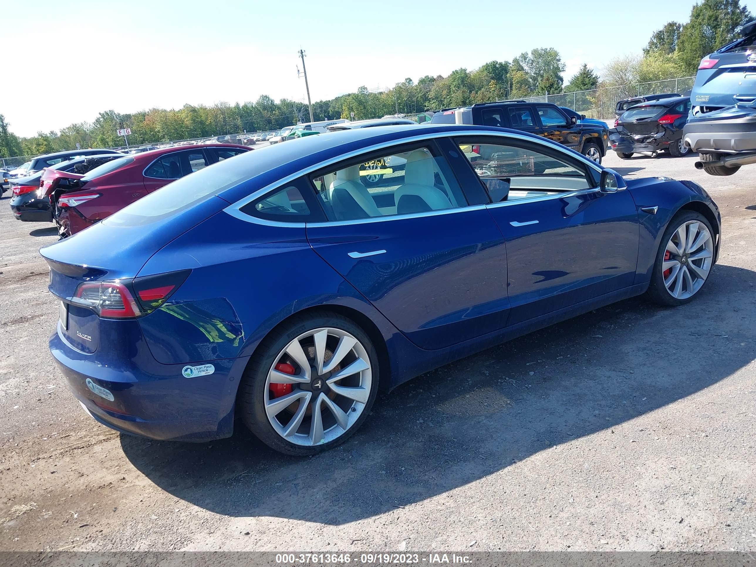 Photo 3 VIN: 5YJ3E1EBXKF422084 - TESLA MODEL 3 