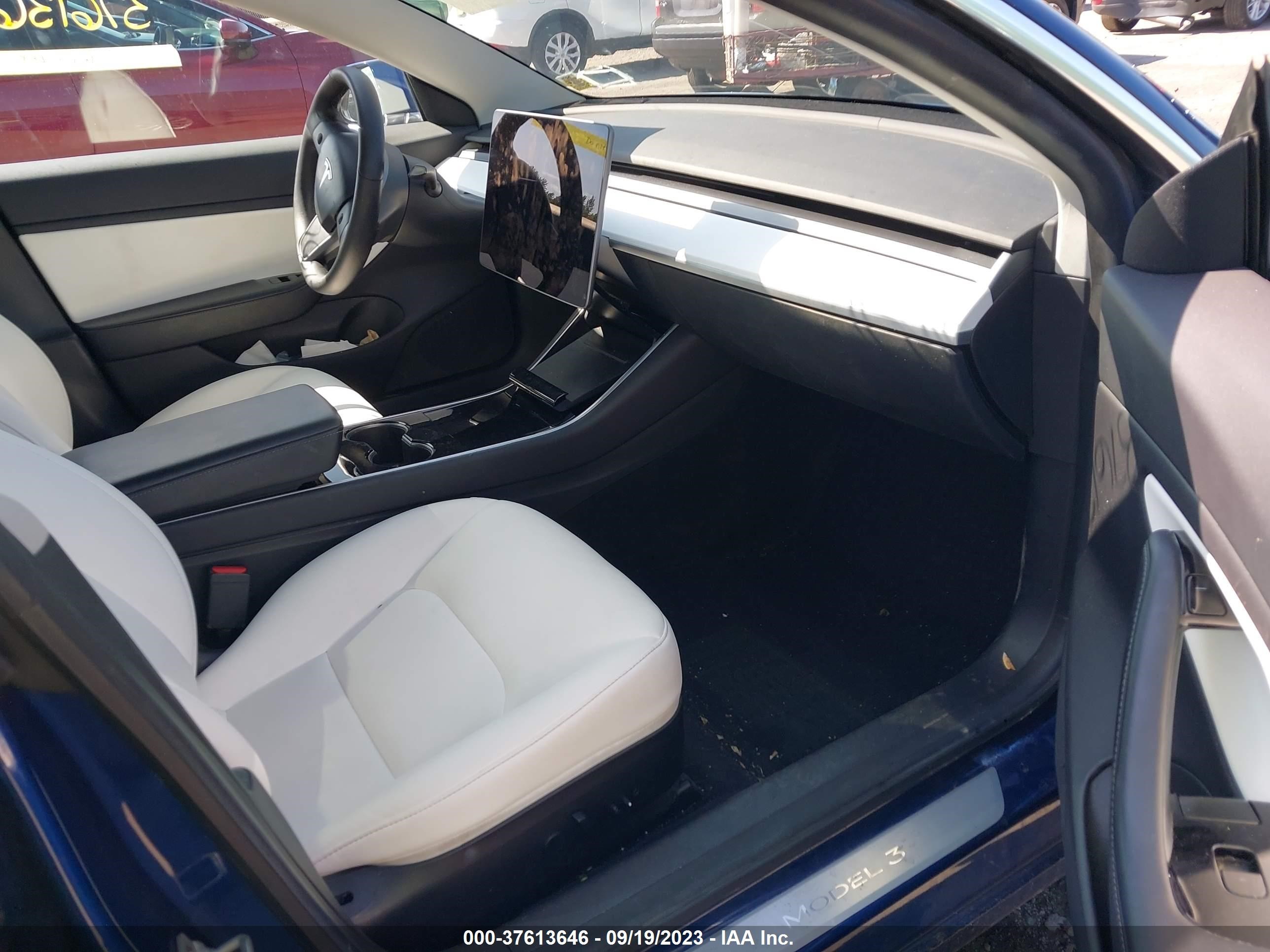 Photo 4 VIN: 5YJ3E1EBXKF422084 - TESLA MODEL 3 