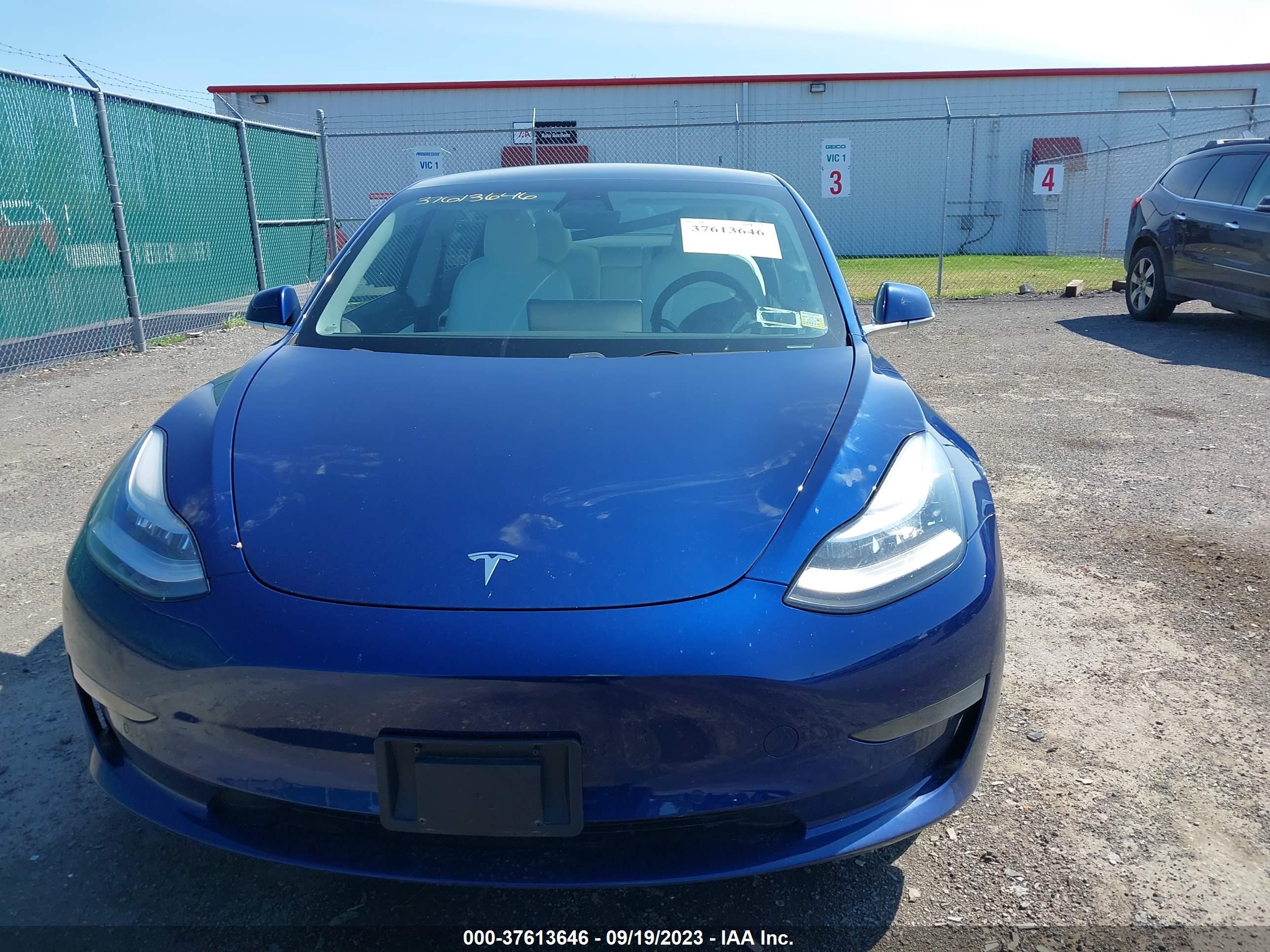 Photo 9 VIN: 5YJ3E1EBXKF422084 - TESLA MODEL 3 