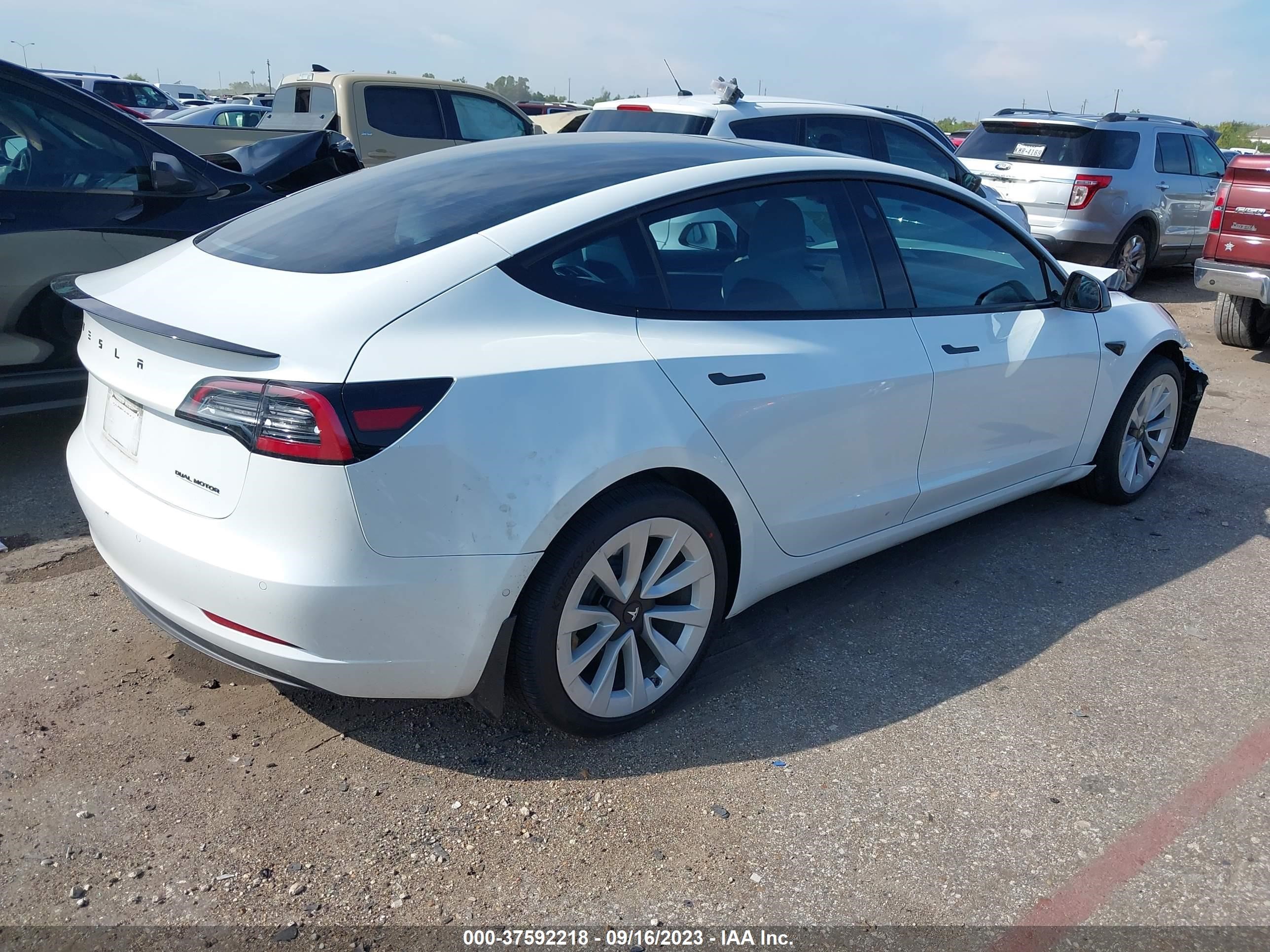 Photo 3 VIN: 5YJ3E1EBXNF111212 - TESLA MODEL 3 