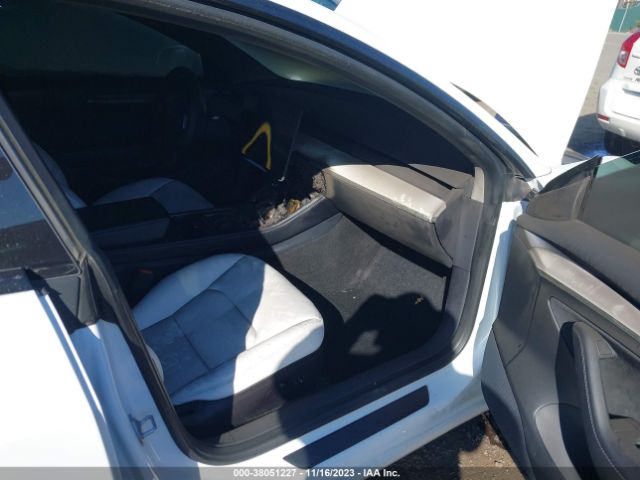 Photo 4 VIN: 5YJ3E1EC0MF083377 - TESLA MODEL 3 