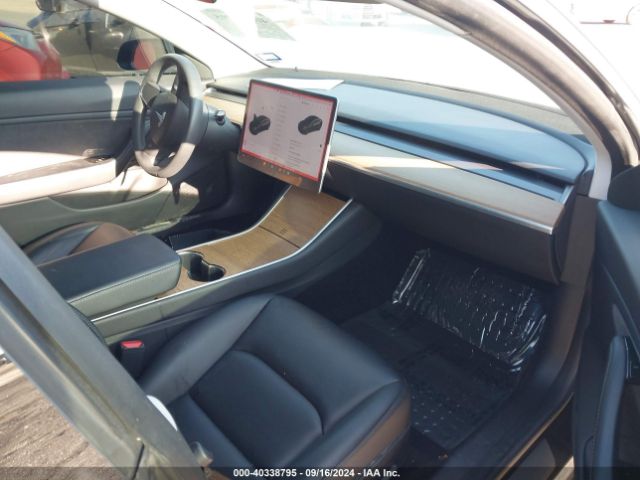 Photo 4 VIN: 5YJ3E1EC2LF602850 - TESLA MODEL 3 