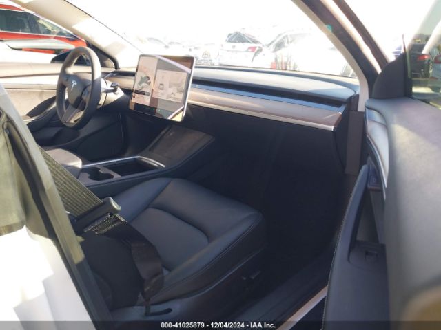 Photo 4 VIN: 5YJ3E1EC3NF247951 - TESLA MODEL 3 