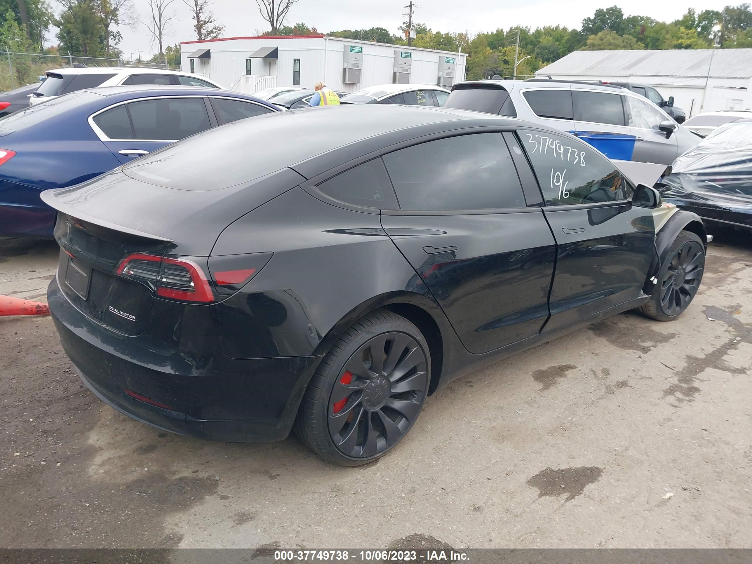 Photo 3 VIN: 5YJ3E1EC3PF488881 - TESLA MODEL 3 