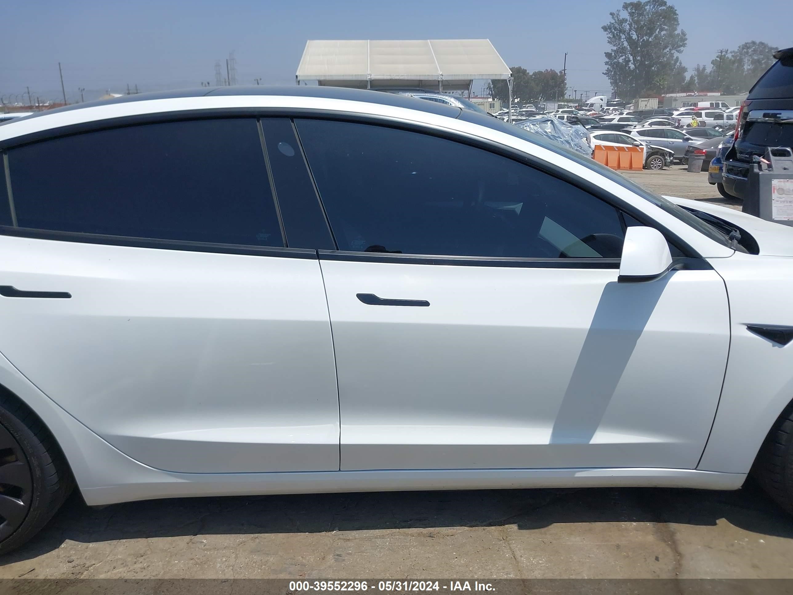 Photo 12 VIN: 5YJ3E1EC5NF208651 - TESLA MODEL 3 