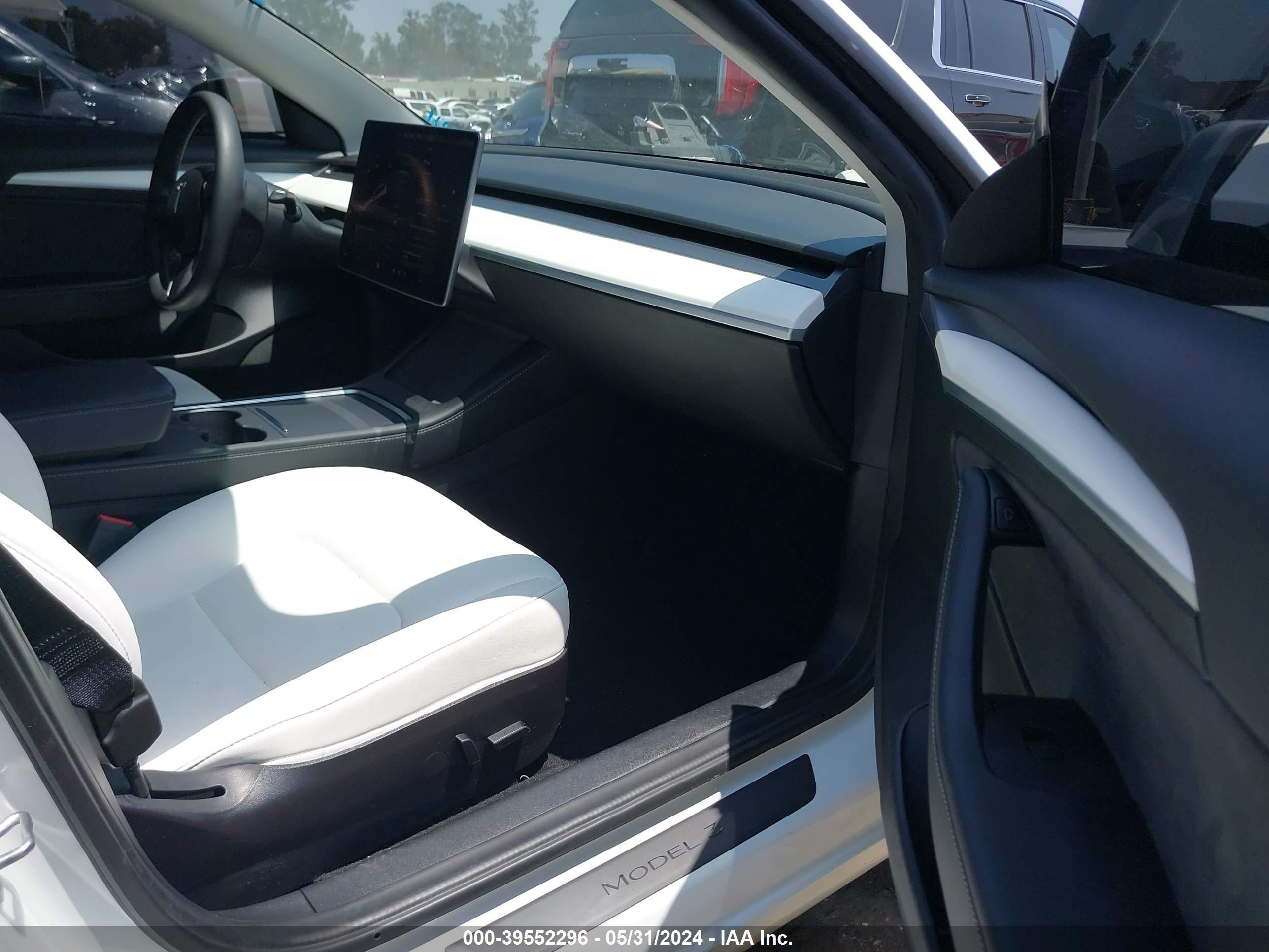 Photo 4 VIN: 5YJ3E1EC5NF208651 - TESLA MODEL 3 