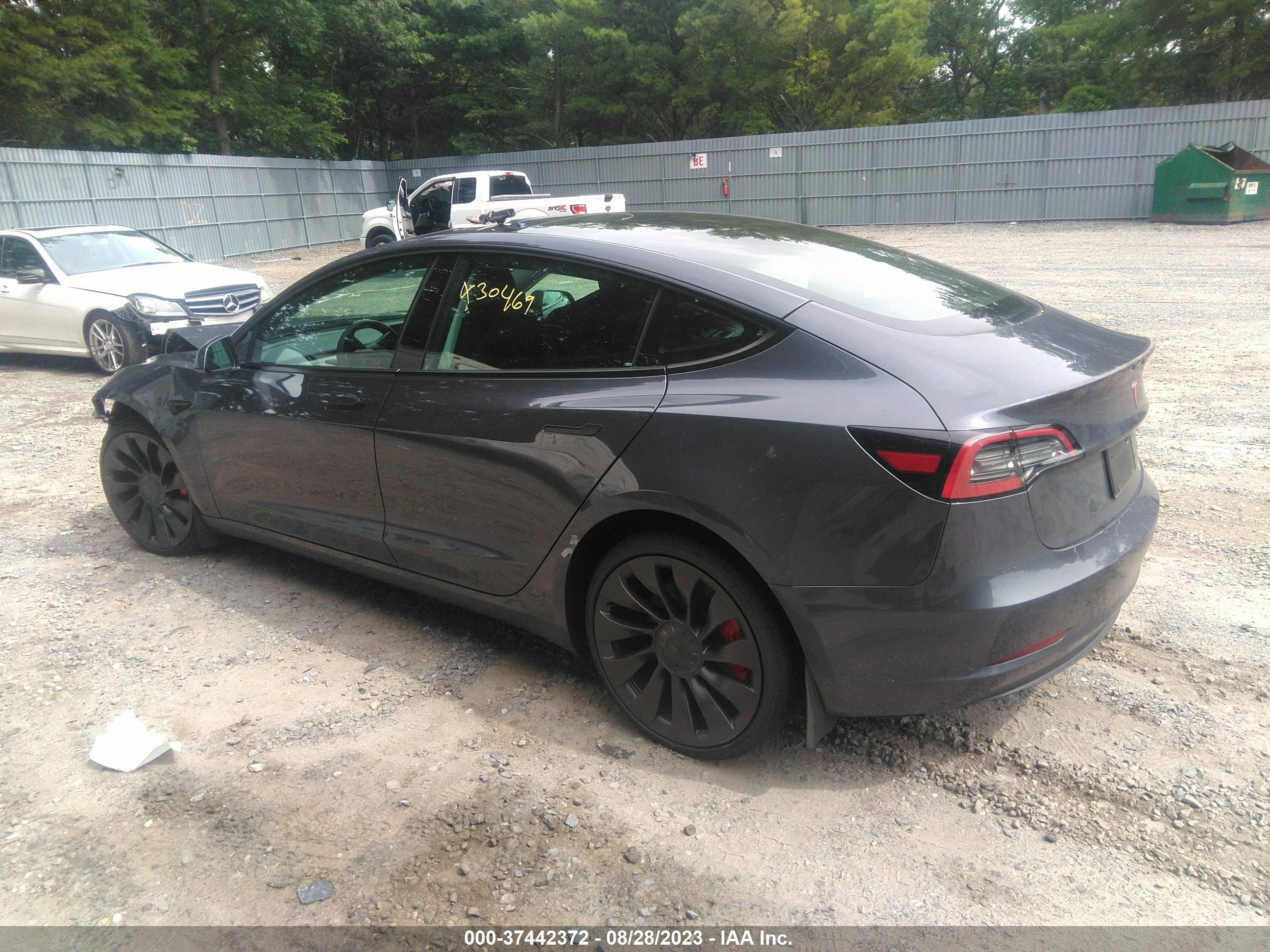 Photo 2 VIN: 5YJ3E1EC5PF494133 - TESLA MODEL 3 