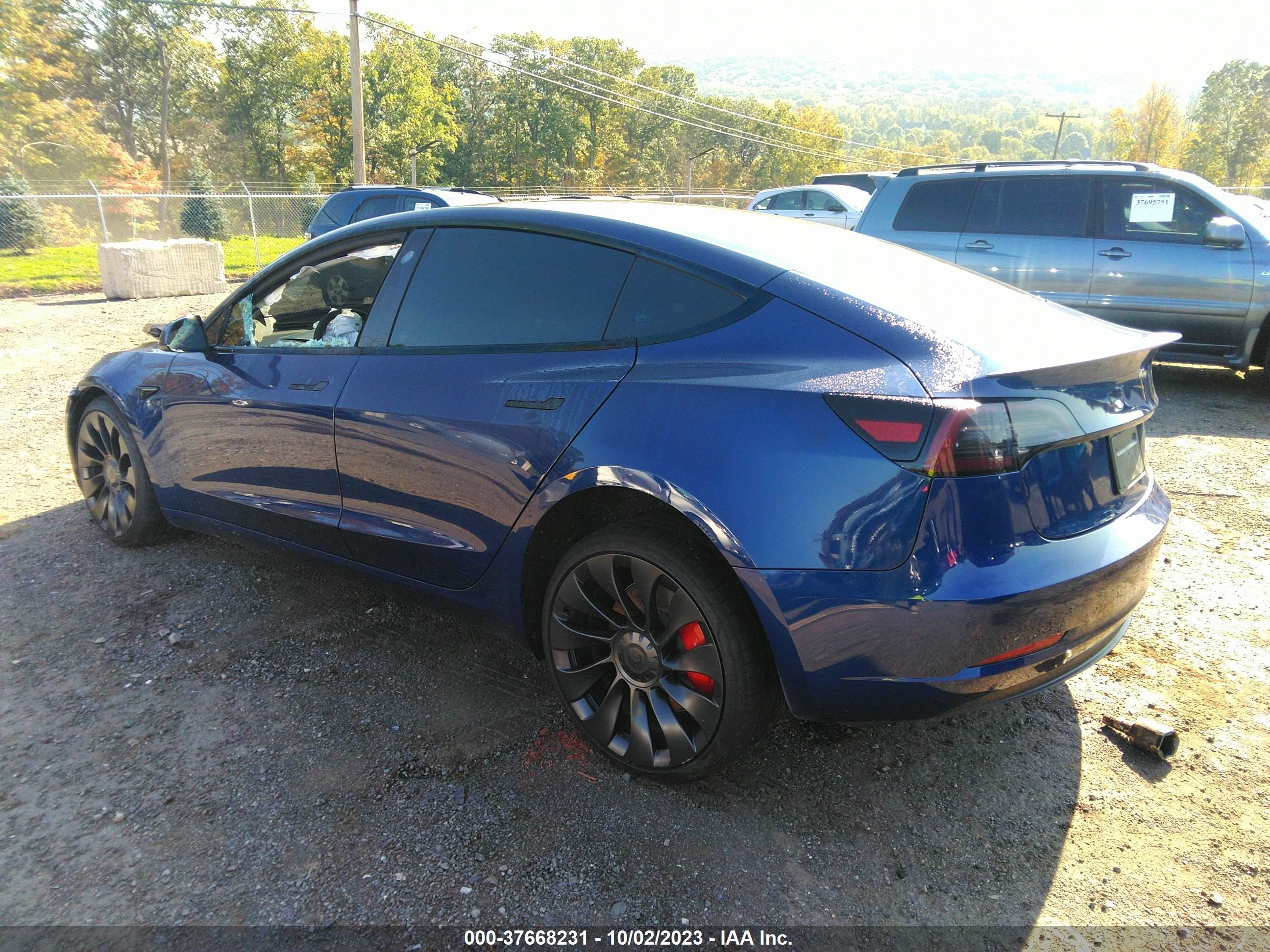 Photo 2 VIN: 5YJ3E1EC6PF588814 - TESLA MODEL 3 