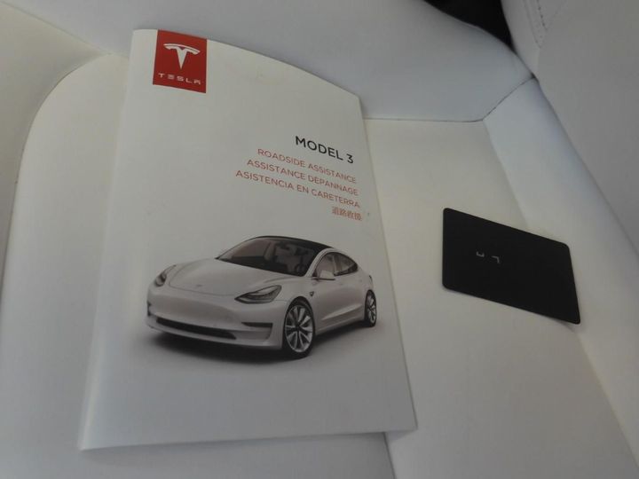 Photo 11 VIN: 5YJ3E7EB3KF498930 - TESLA MODEL 3 