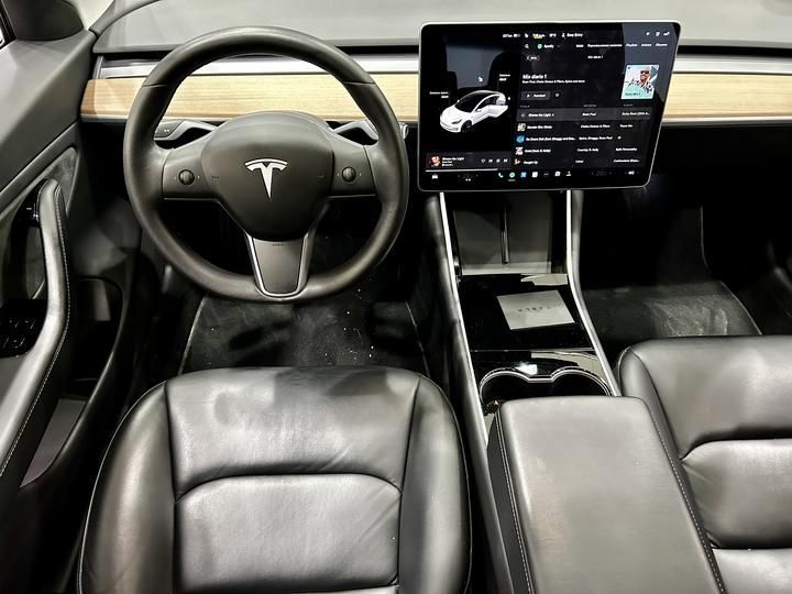 Photo 10 VIN: 5YJ3E7EB4KF470568 - TESLA MODEL 3 CITY CAR 