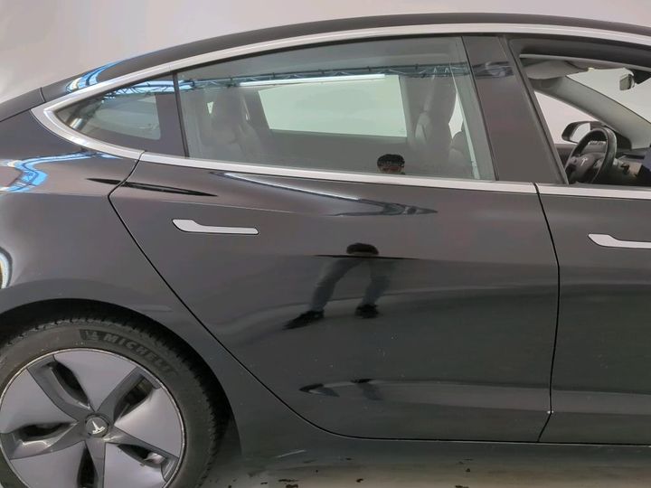 Photo 17 VIN: 5YJ3E7EB7KF239017 - TESLA MODEL 