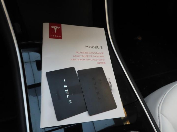 Photo 8 VIN: 5YJ3E7EBXKF335739 - TESLA MODEL 3 