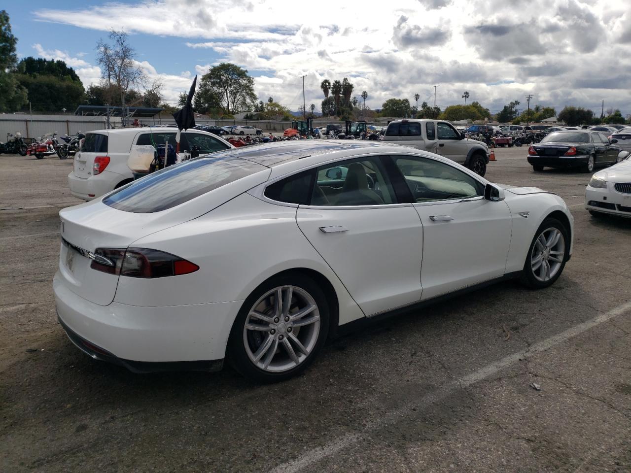 Photo 2 VIN: 5YJSA1CN5DFP06178 - TESLA MODEL S 