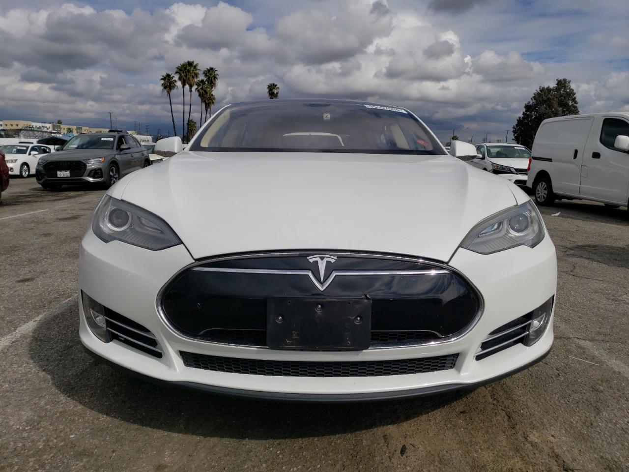 Photo 4 VIN: 5YJSA1CN5DFP06178 - TESLA MODEL S 