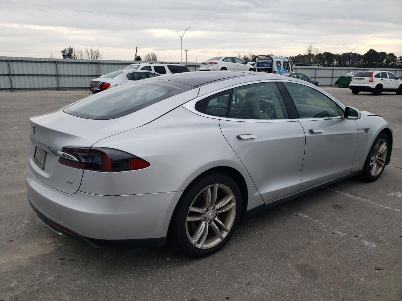 Photo 2 VIN: 5YJSA1CNXDFP06824 - TESLA MODEL S 