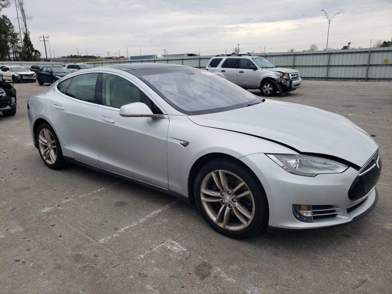 Photo 3 VIN: 5YJSA1CNXDFP06824 - TESLA MODEL S 