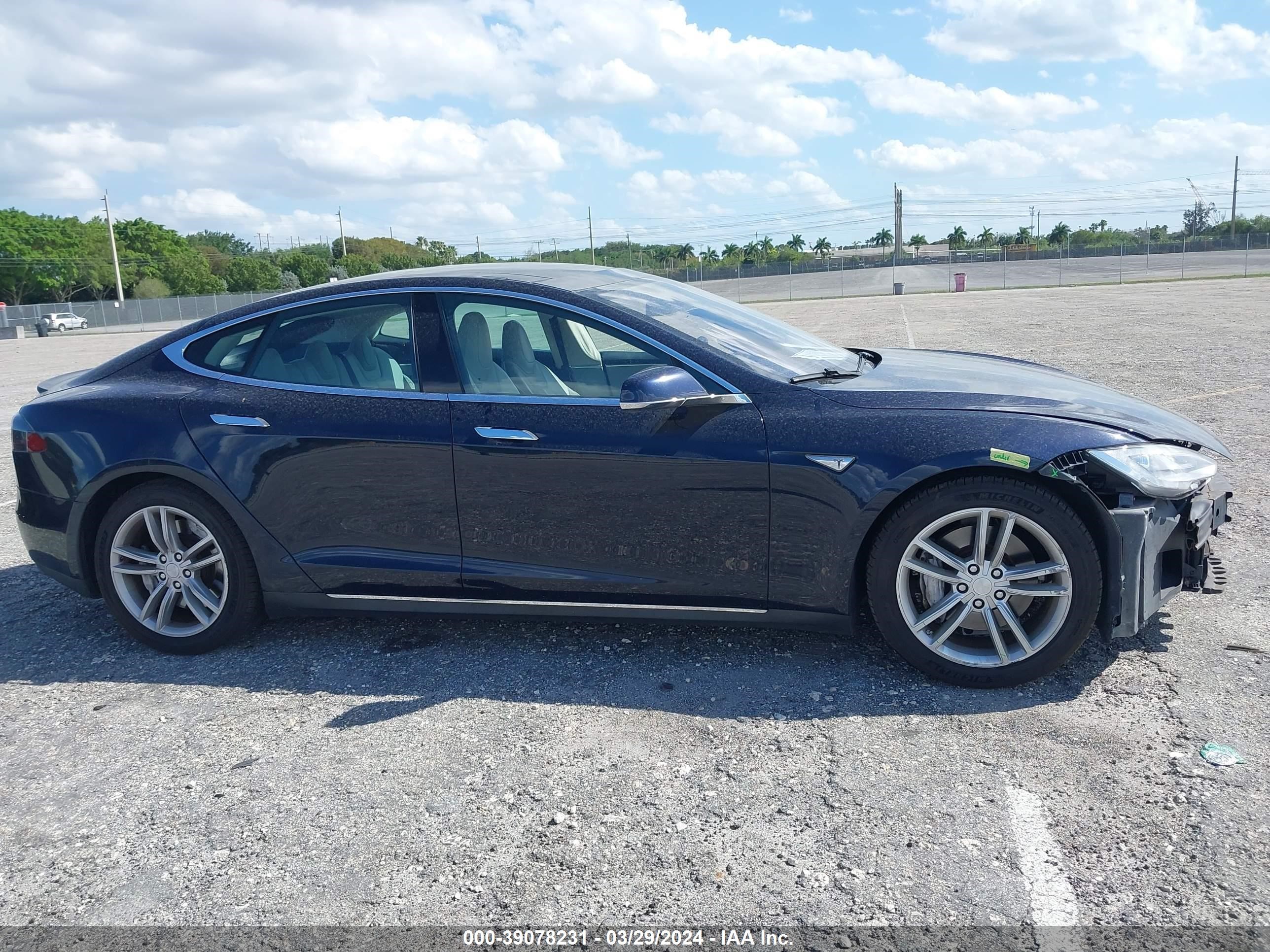 Photo 12 VIN: 5YJSA1CP3DFP26818 - TESLA MODEL S 