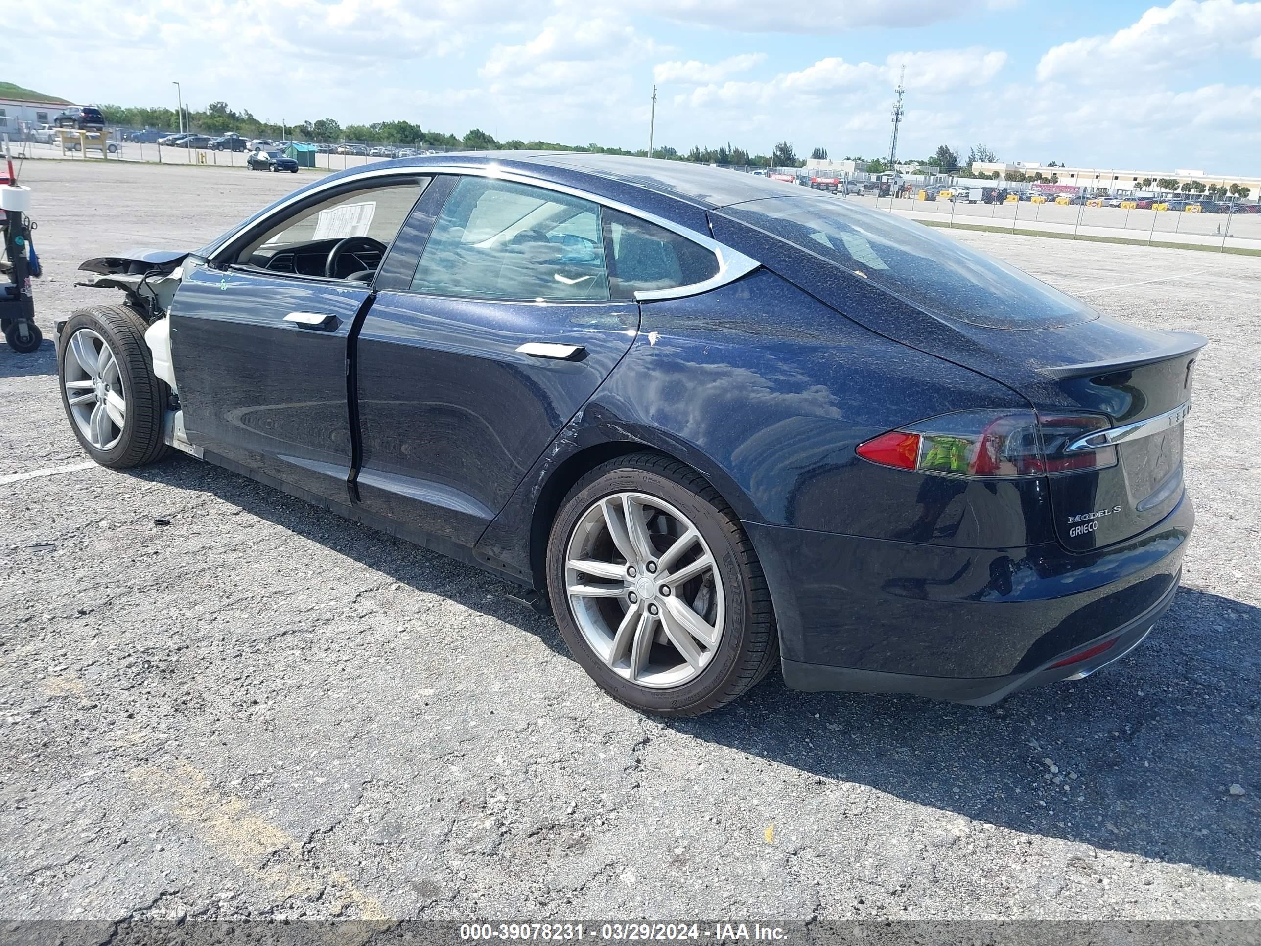 Photo 2 VIN: 5YJSA1CP3DFP26818 - TESLA MODEL S 