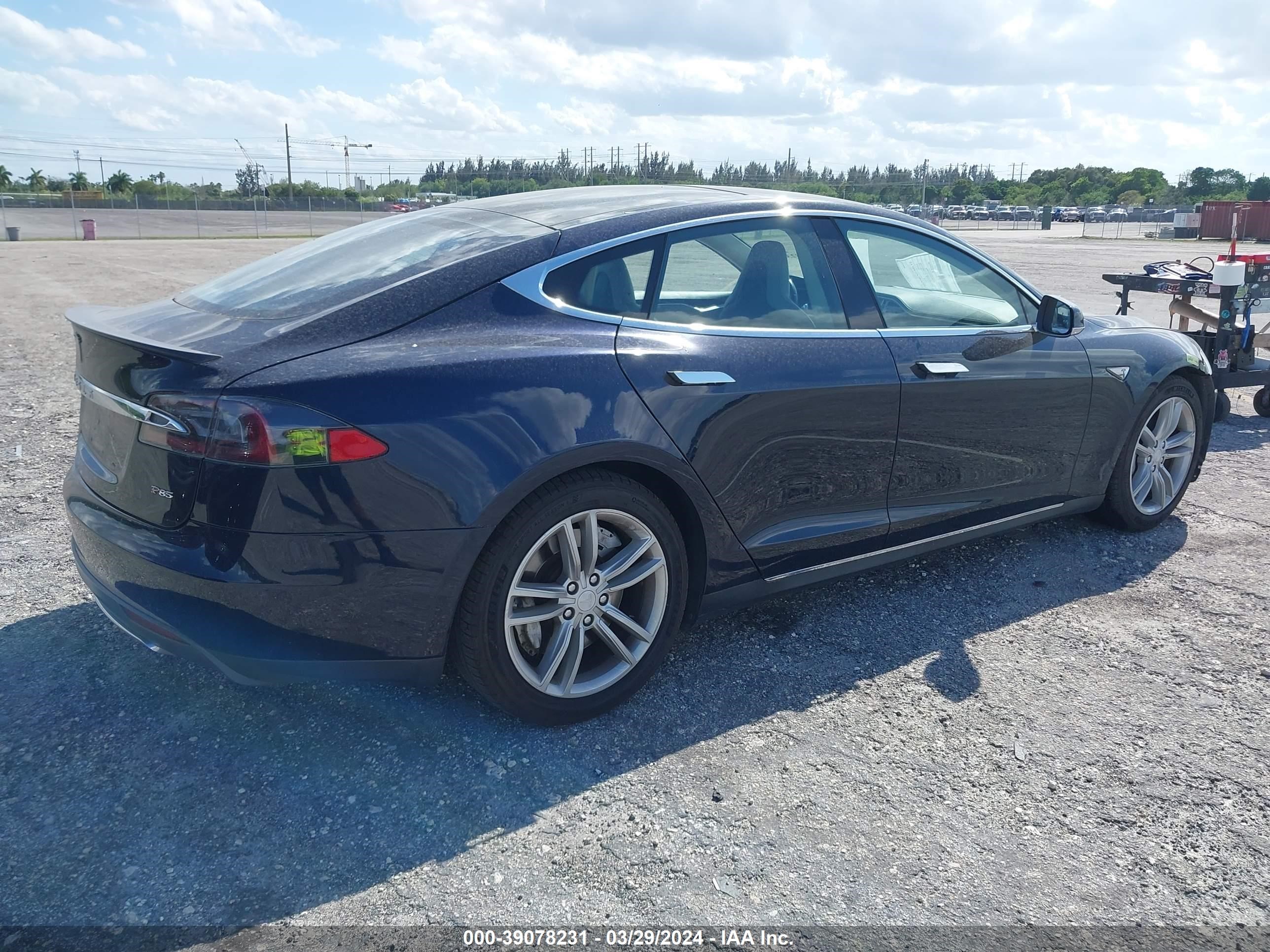 Photo 3 VIN: 5YJSA1CP3DFP26818 - TESLA MODEL S 