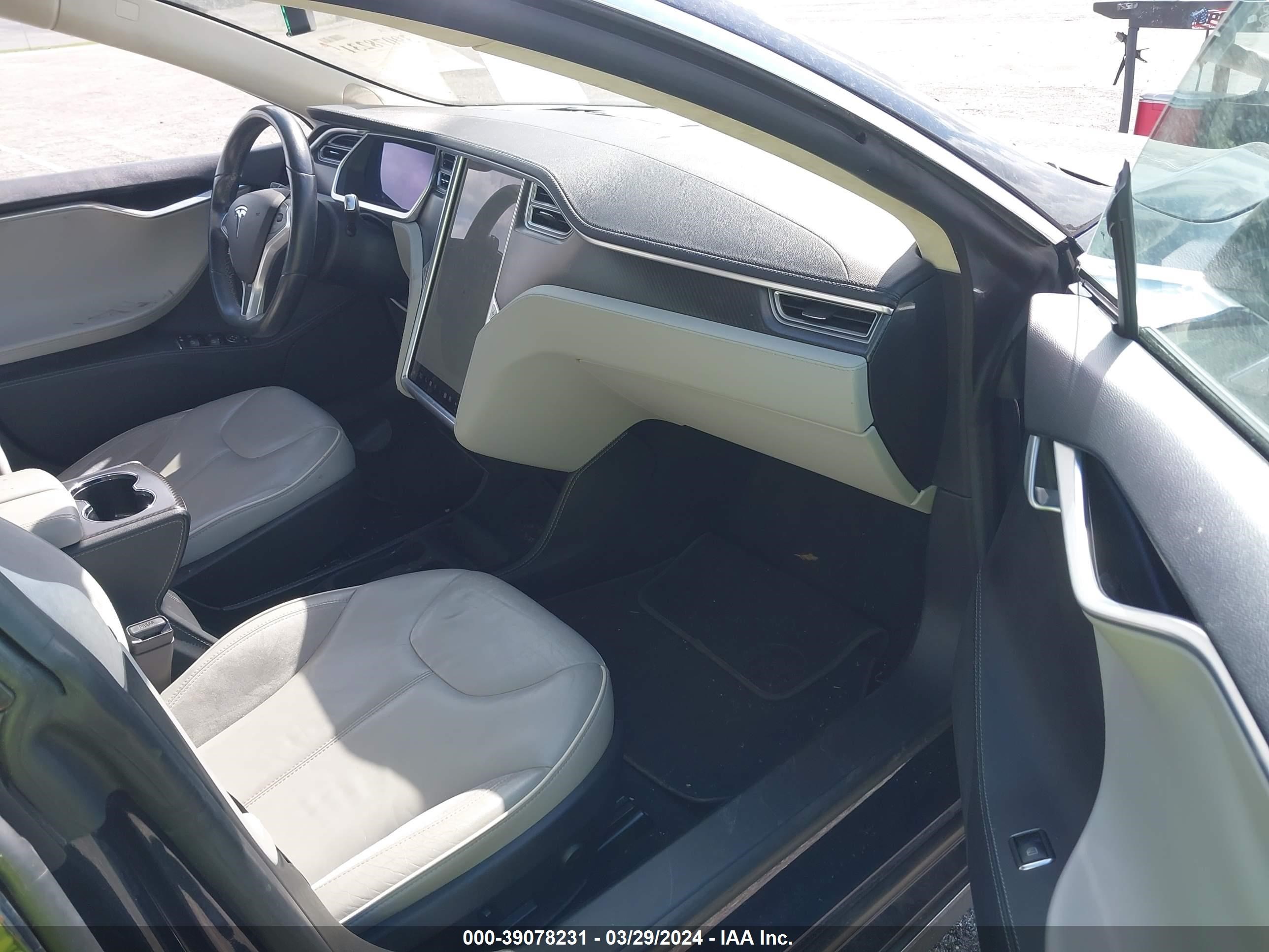 Photo 4 VIN: 5YJSA1CP3DFP26818 - TESLA MODEL S 