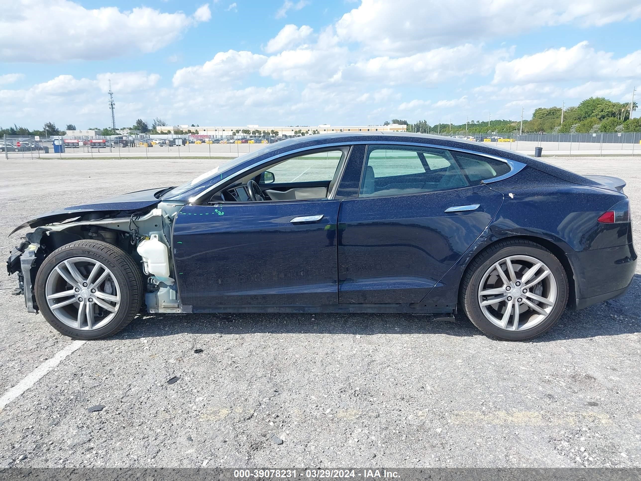 Photo 5 VIN: 5YJSA1CP3DFP26818 - TESLA MODEL S 