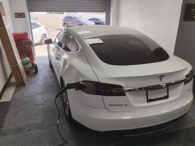 Photo 3 VIN: 5YJSA1DG5DFP11123 - TESLA MODEL S 