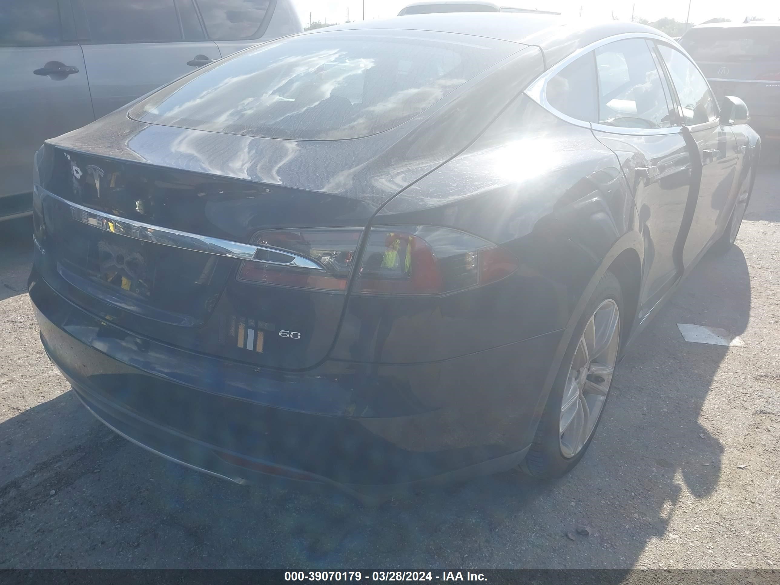 Photo 3 VIN: 5YJSA1DG5DFP14877 - TESLA MODEL S 