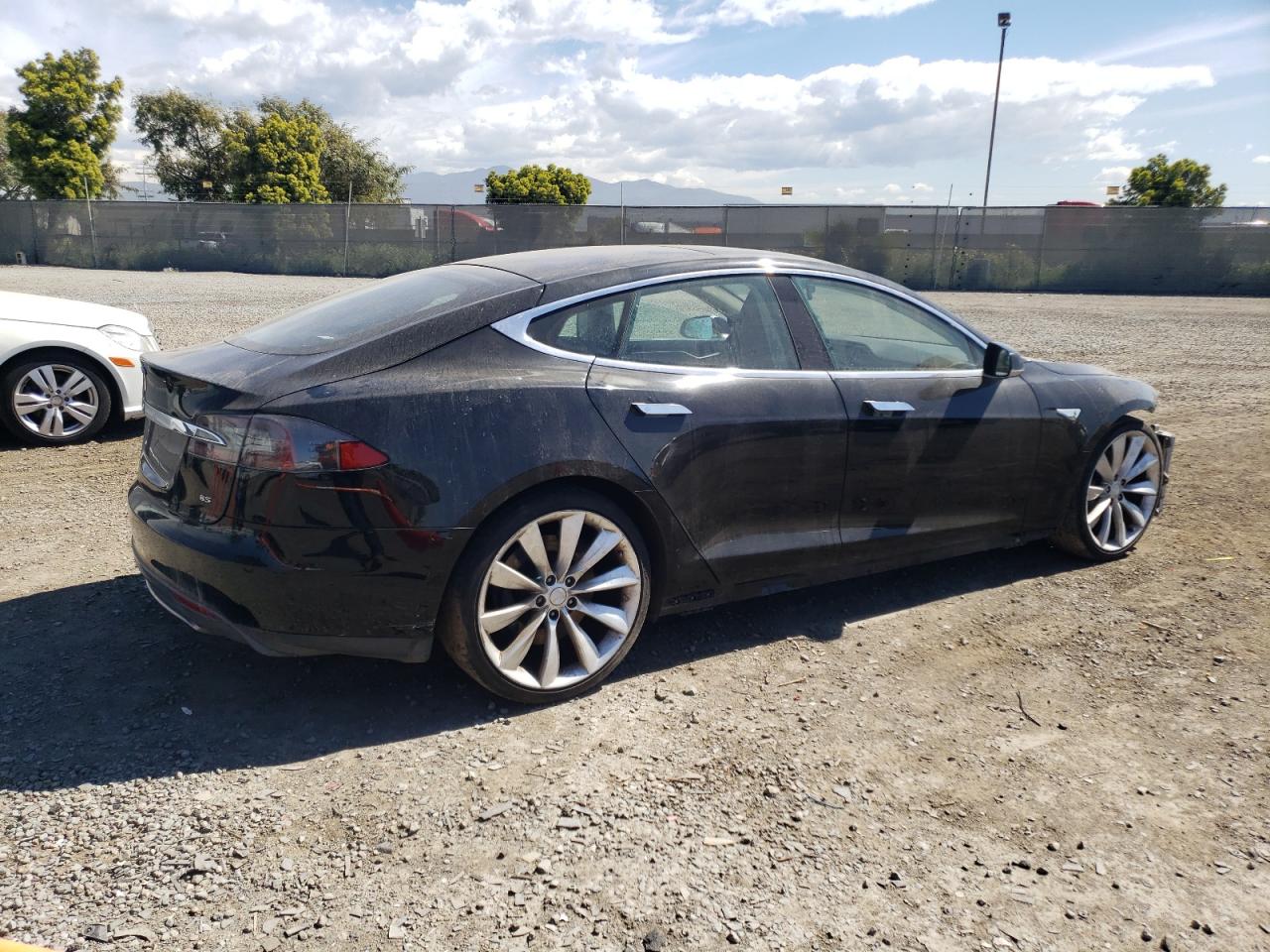 Photo 3 VIN: 5YJSA1DN4DFP06722 - TESLA MODEL S 