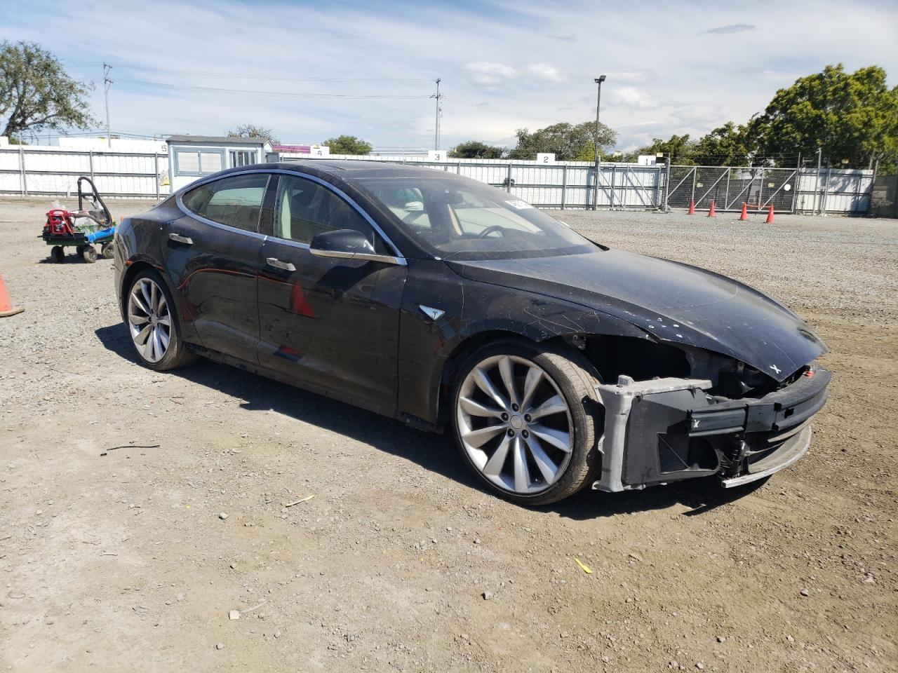 Photo 4 VIN: 5YJSA1DN4DFP06722 - TESLA MODEL S 