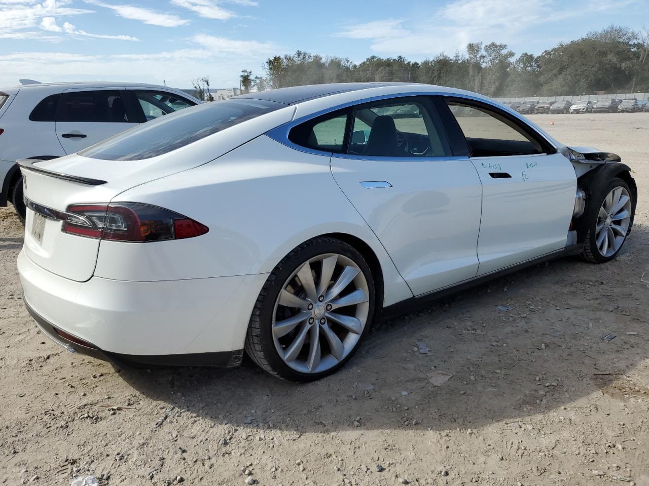 Photo 2 VIN: 5YJSA1DP1CFS00023 - TESLA MODEL S 