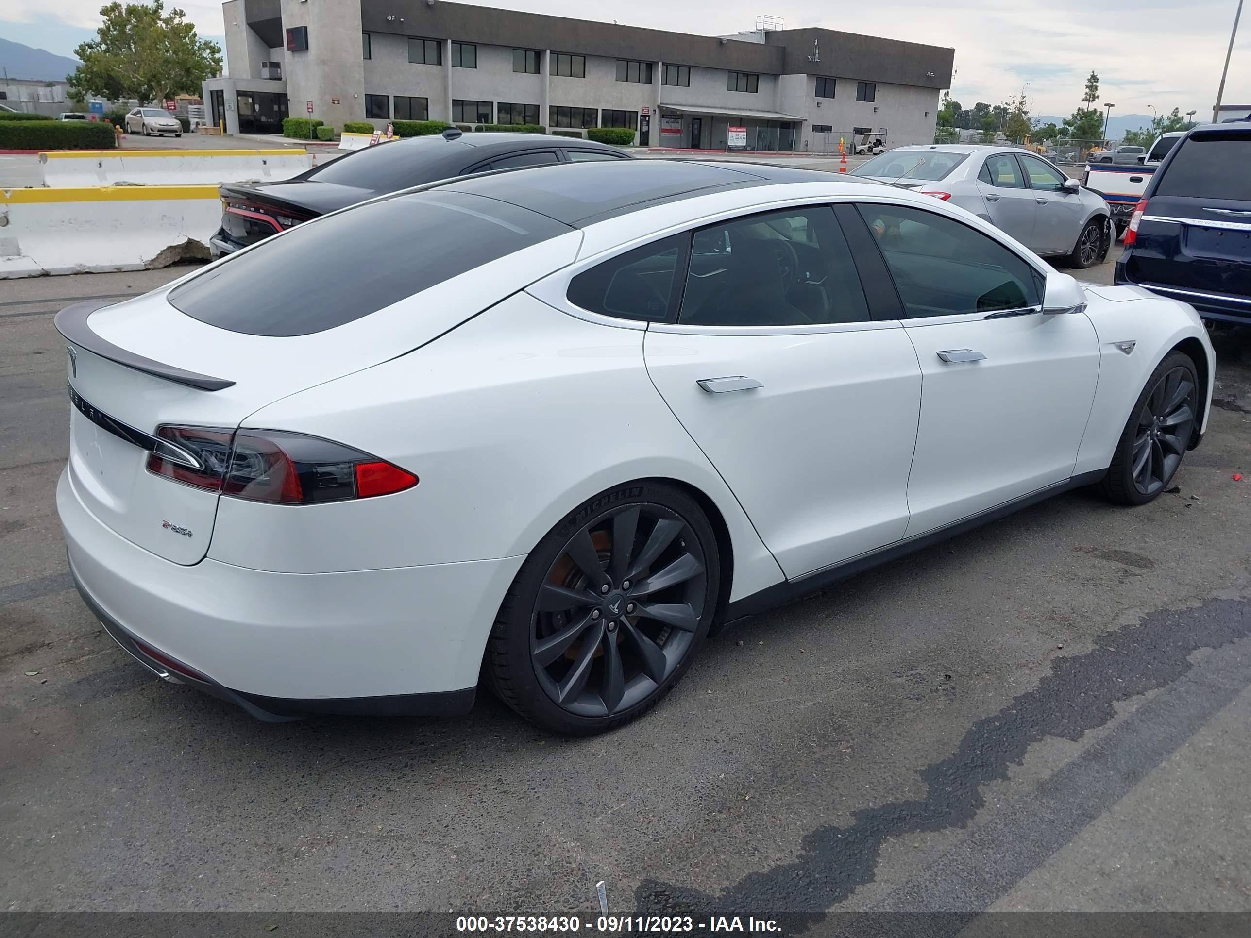 Photo 3 VIN: 5YJSA1DP2DFP13251 - TESLA MODEL S 