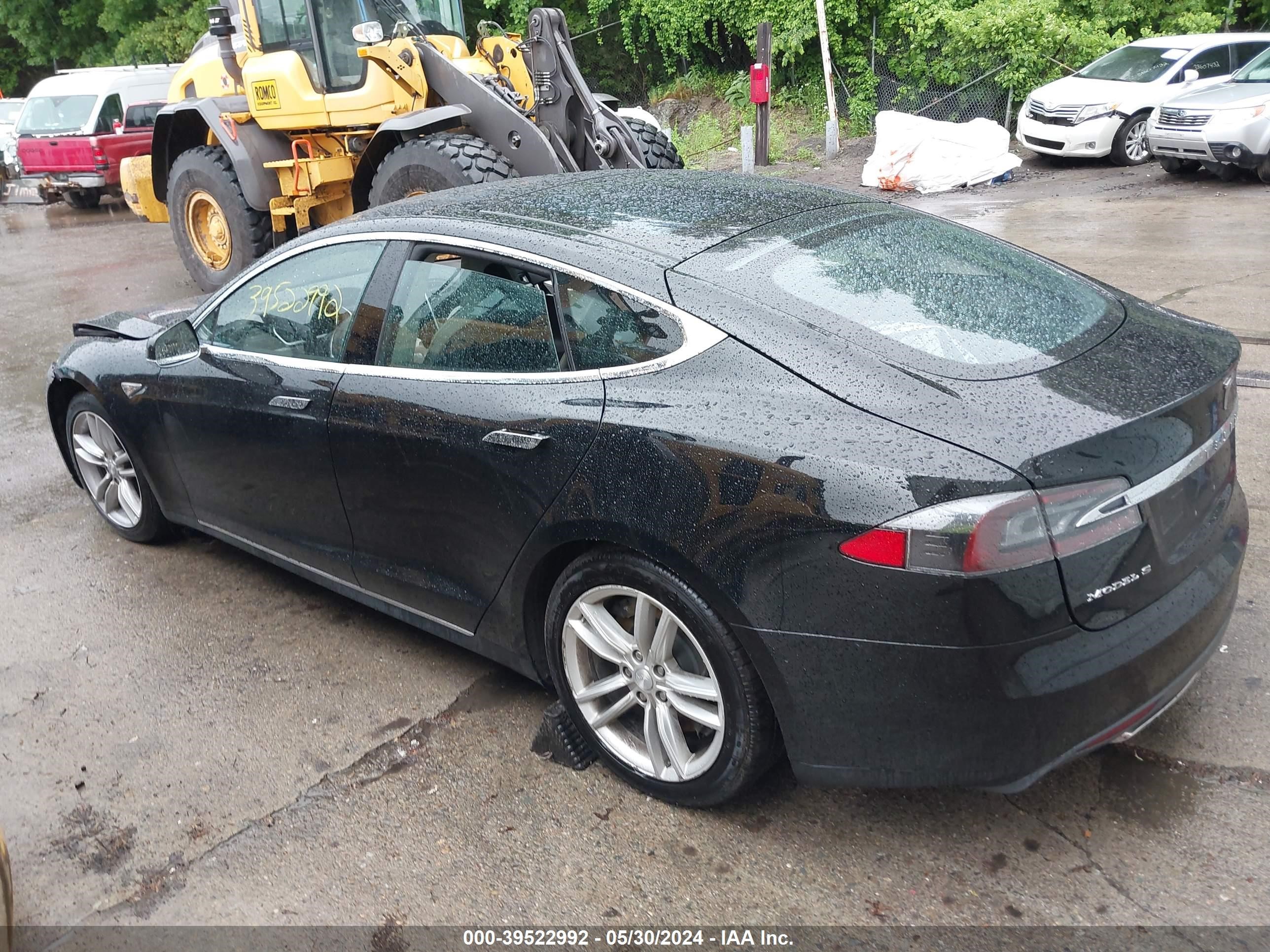 Photo 2 VIN: 5YJSA1DP2DFP15422 - TESLA MODEL S 