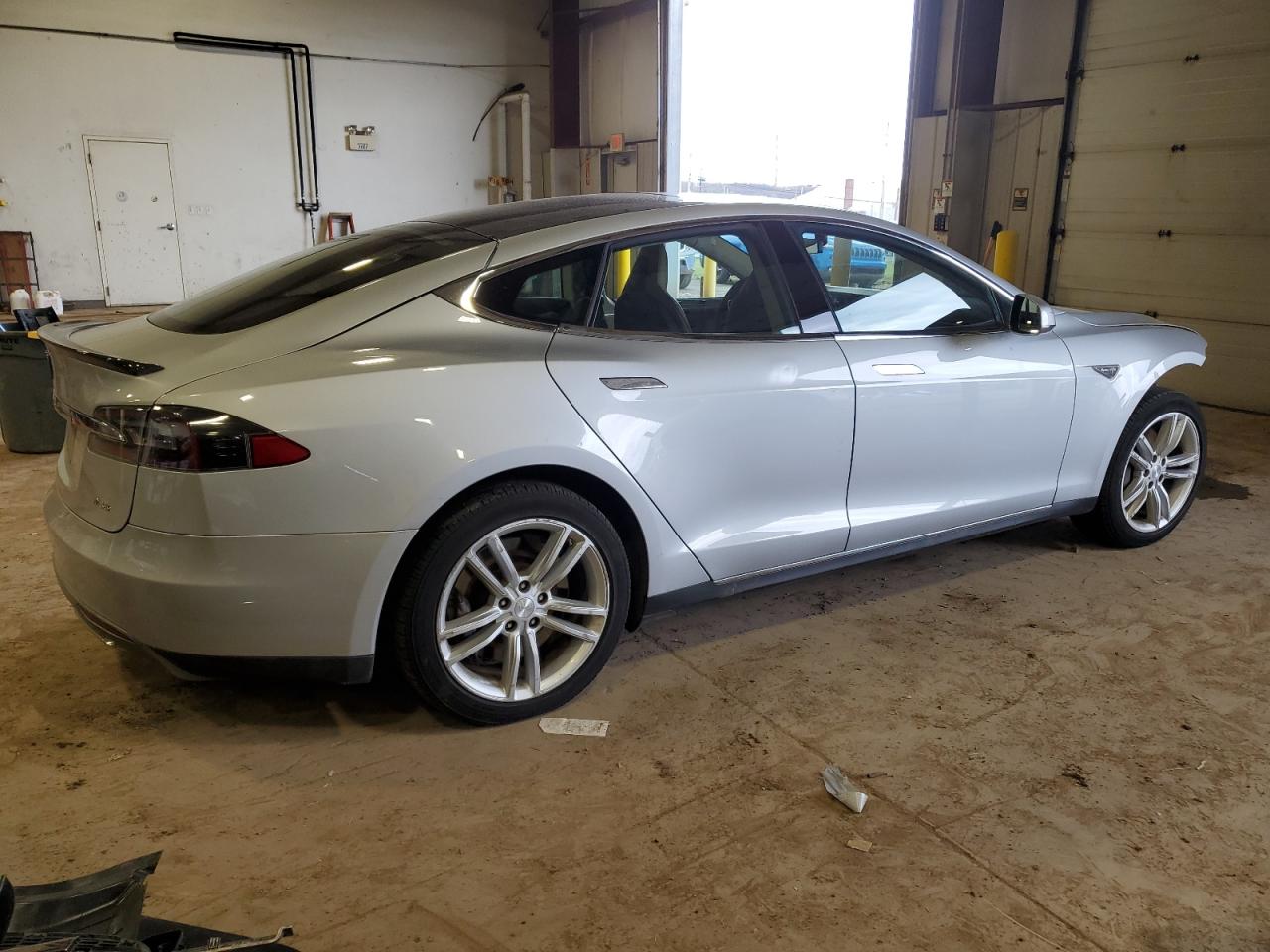 Photo 2 VIN: 5YJSA1DP6CFS00311 - TESLA MODEL S 