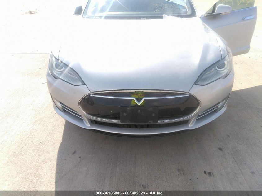 Photo 5 VIN: 5YJSA1DP8CFS00276 - TESLA MODEL S 