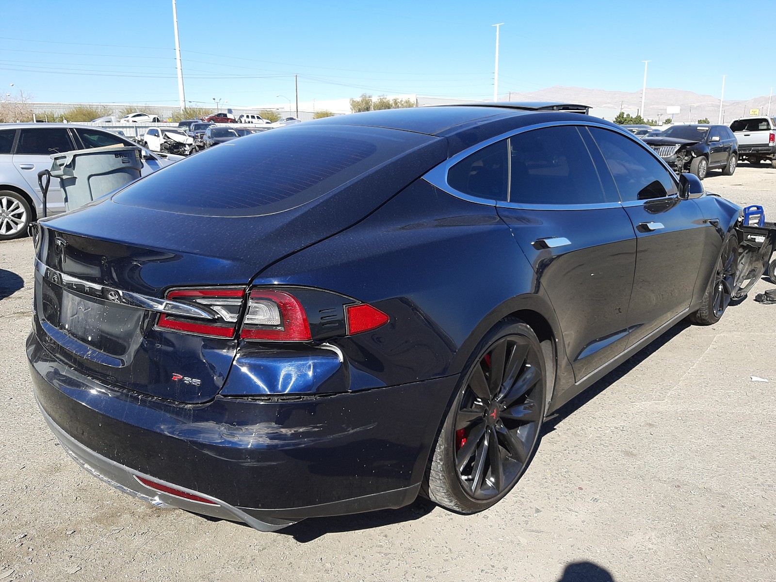 Photo 3 VIN: 5YJSA1DPXCFP02688 - TESLA S P85 