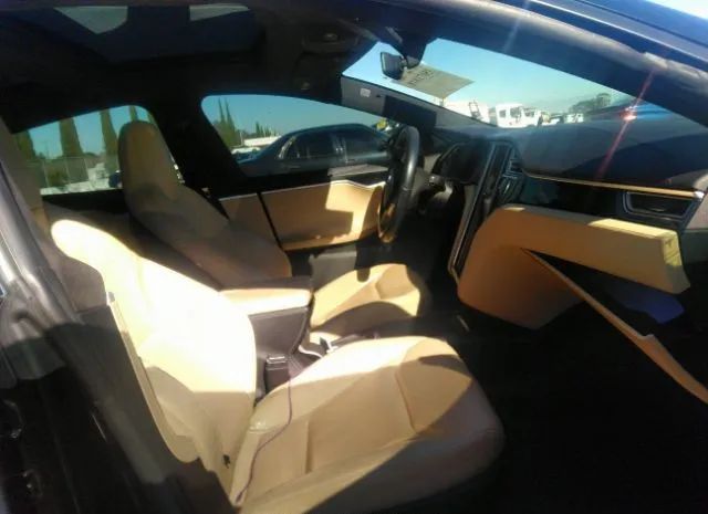 Photo 4 VIN: 5YJSA1E10GF172750 - TESLA MODEL S 