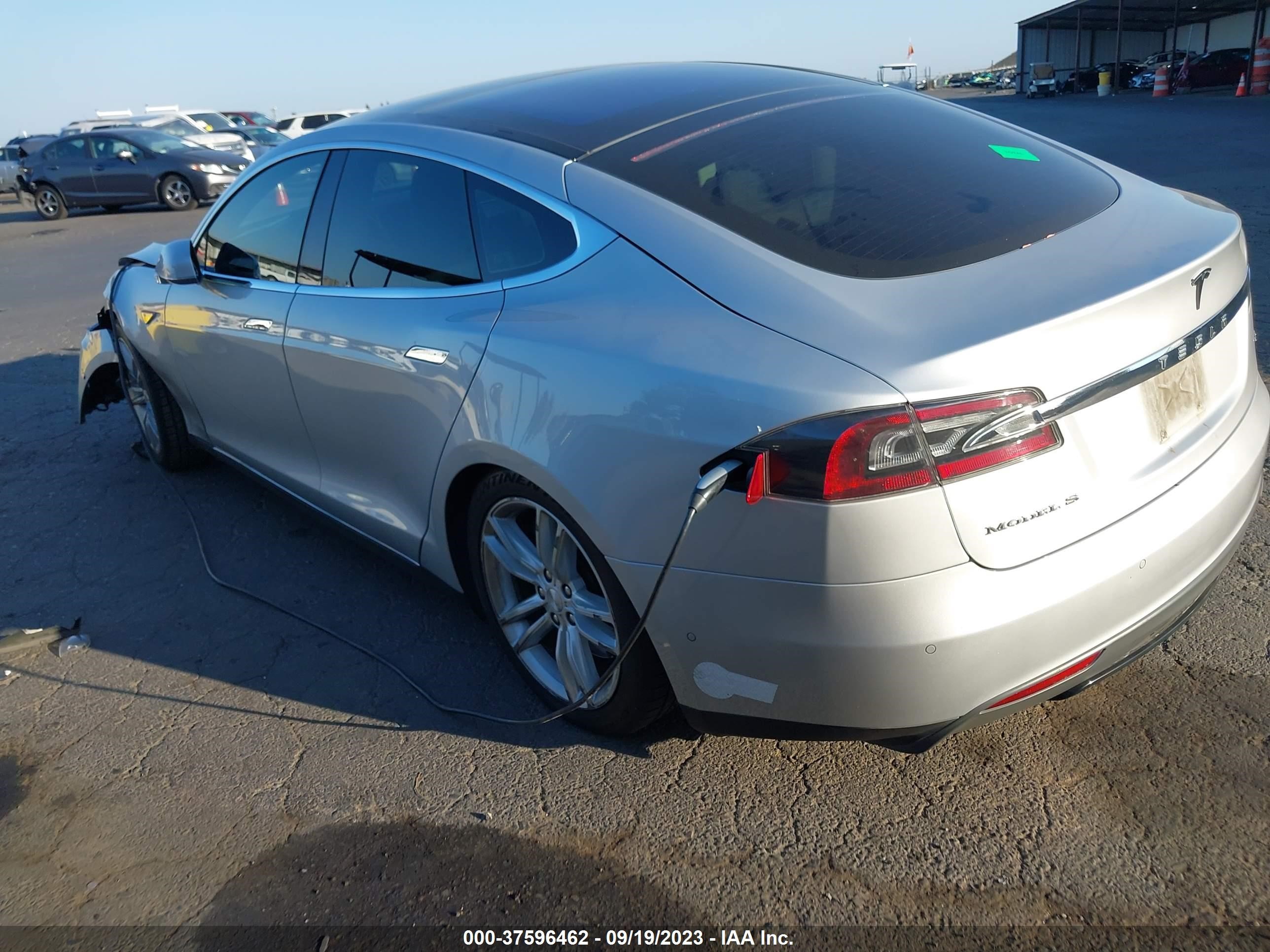 Photo 2 VIN: 5YJSA1E11FF112166 - TESLA MODEL S 