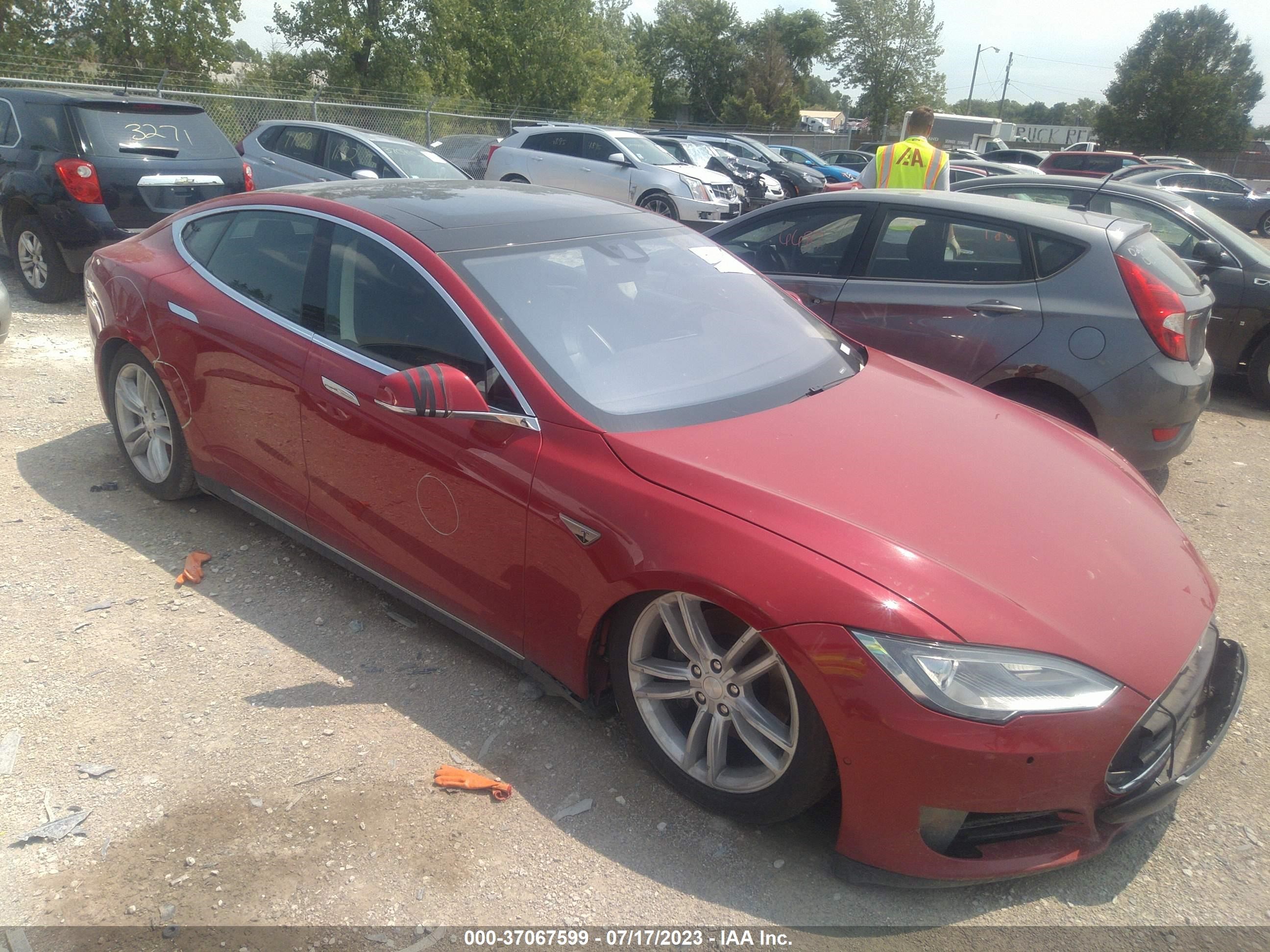 Photo 0 VIN: 5YJSA1E20GF131771 - TESLA MODEL S 