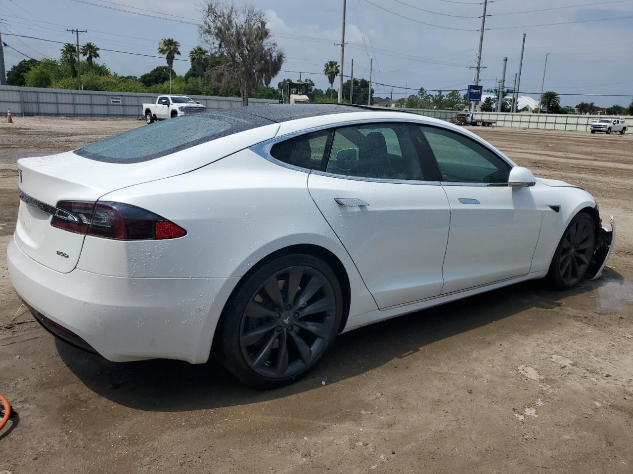 Photo 2 VIN: 5YJSA1E20HF178655 - TESLA MODEL S 