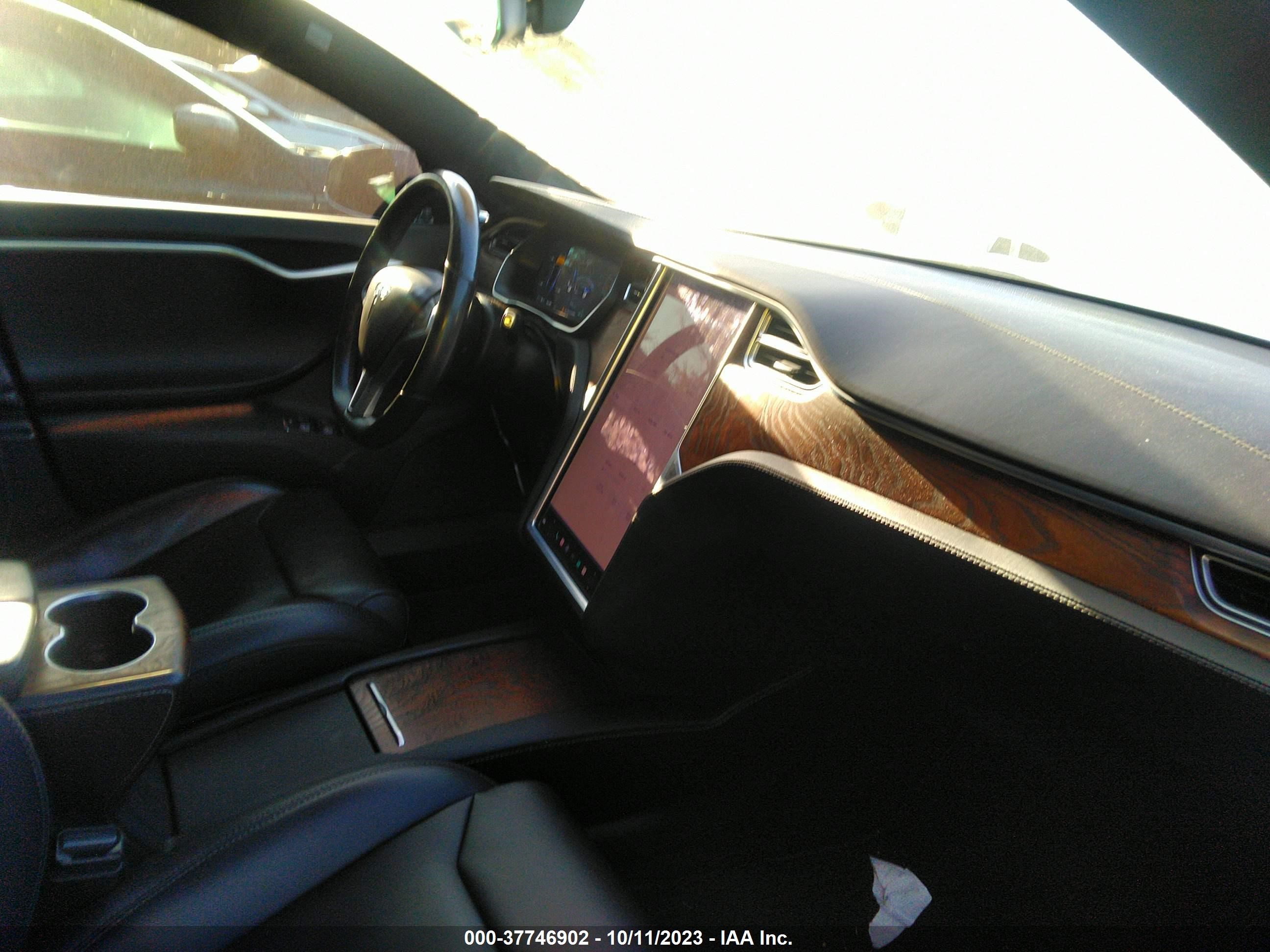 Photo 4 VIN: 5YJSA1E20HF216725 - TESLA MODEL S 