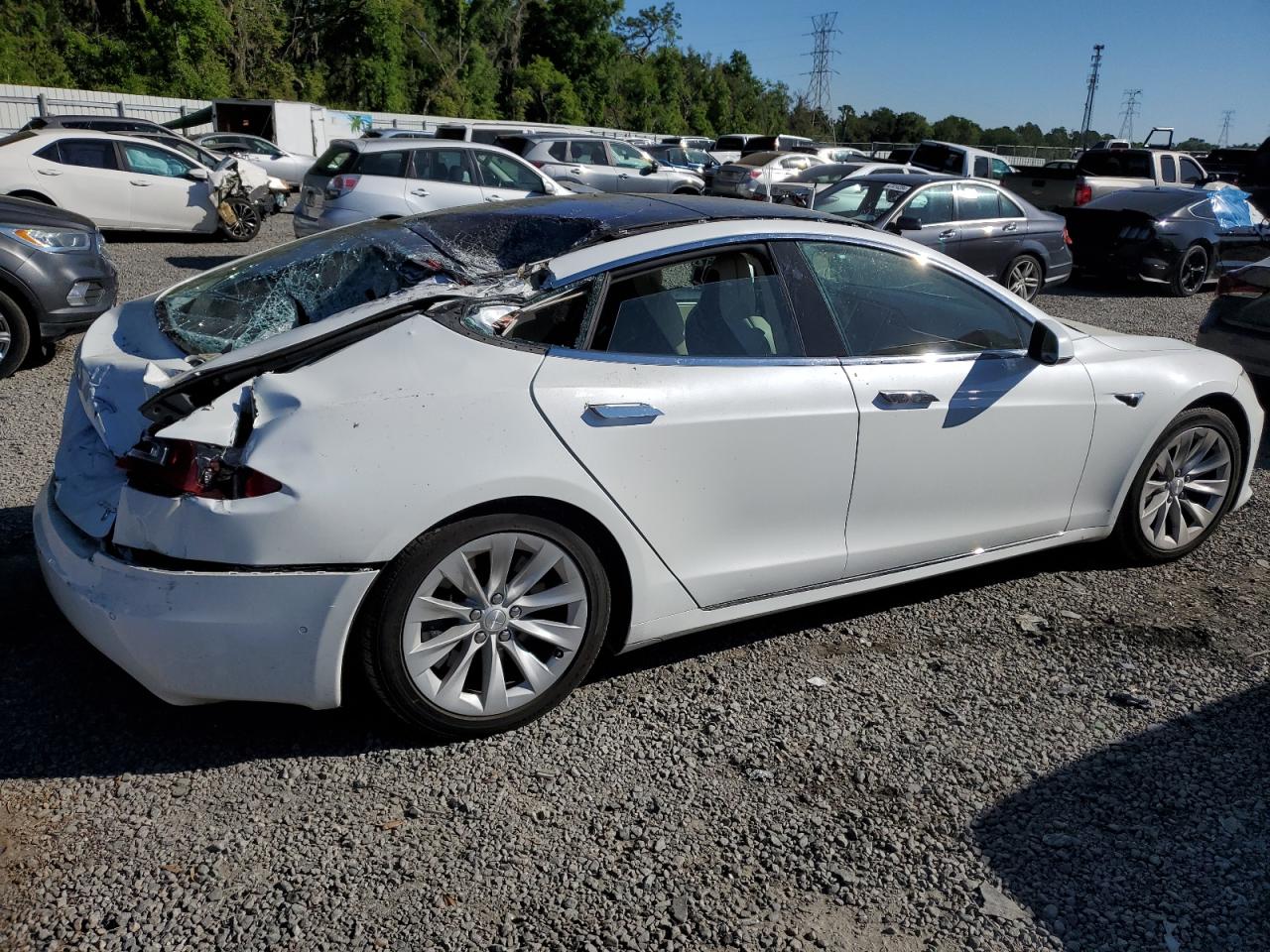 Photo 2 VIN: 5YJSA1E20JF245115 - TESLA MODEL S 