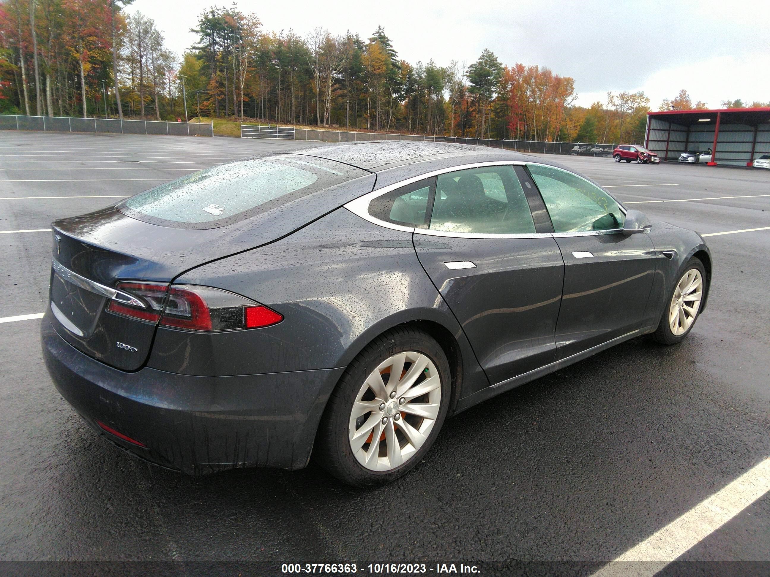 Photo 3 VIN: 5YJSA1E20JF266434 - TESLA MODEL S 