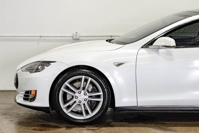 Photo 8 VIN: 5YJSA1E21FF120275 - TESLA MODEL S 