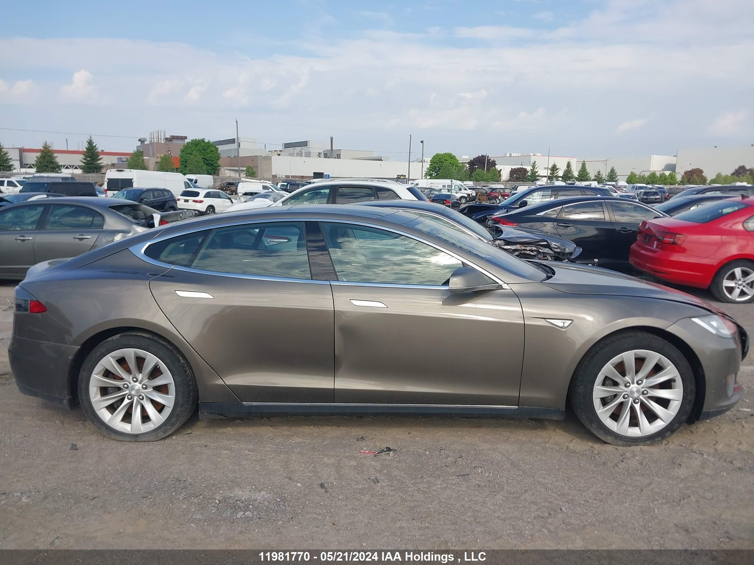 Photo 13 VIN: 5YJSA1E21GF131407 - TESLA MODEL S 