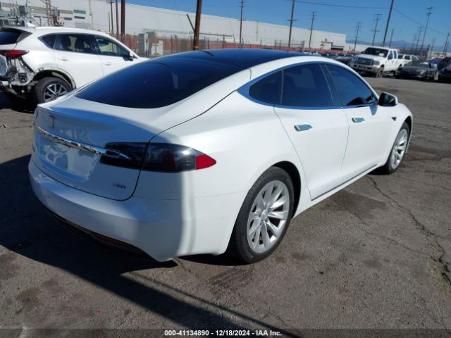 Photo 3 VIN: 5YJSA1E21JF275935 - TESLA MODEL S 