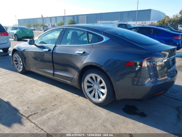 Photo 2 VIN: 5YJSA1E21KF333205 - TESLA MODEL S 