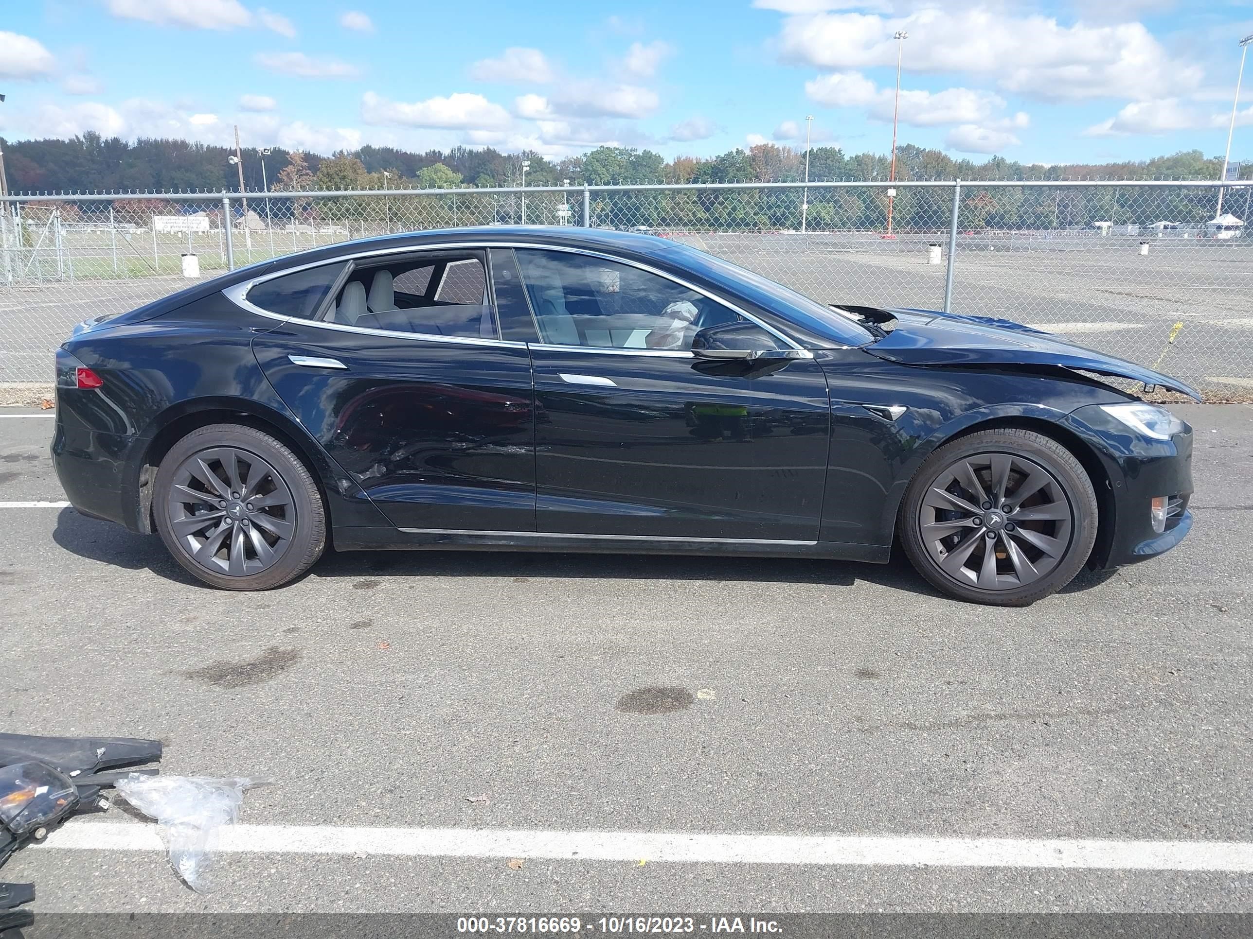 Photo 13 VIN: 5YJSA1E21LF360647 - TESLA MODEL S 