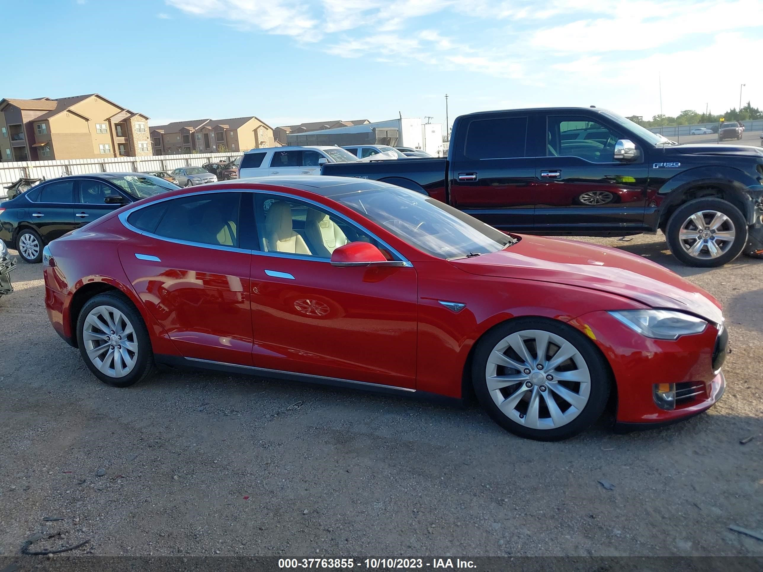 Photo 11 VIN: 5YJSA1E22GF129066 - TESLA MODEL S 