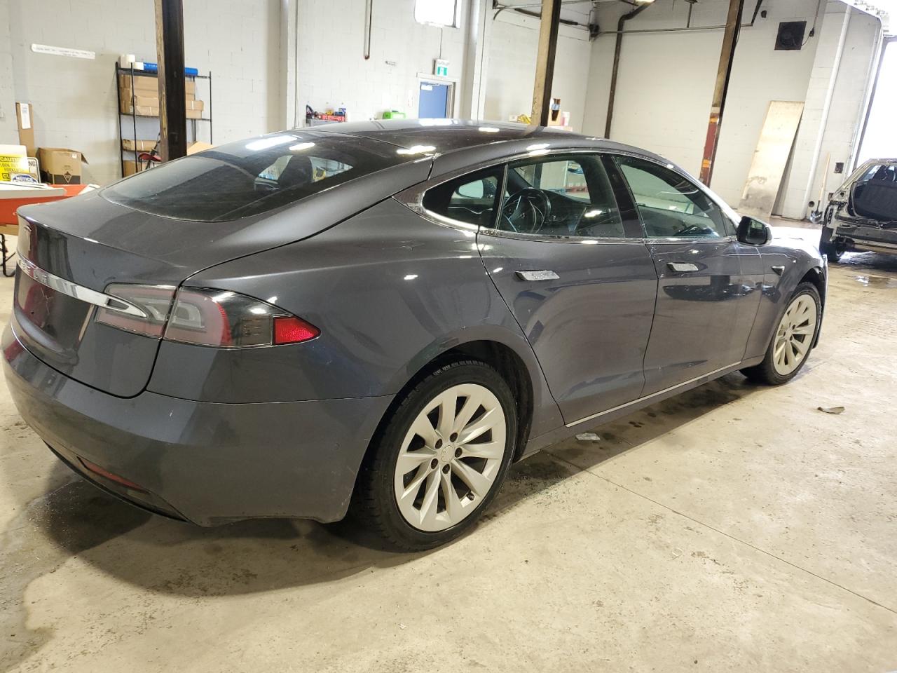 Photo 2 VIN: 5YJSA1E22HF185381 - TESLA MODEL S 